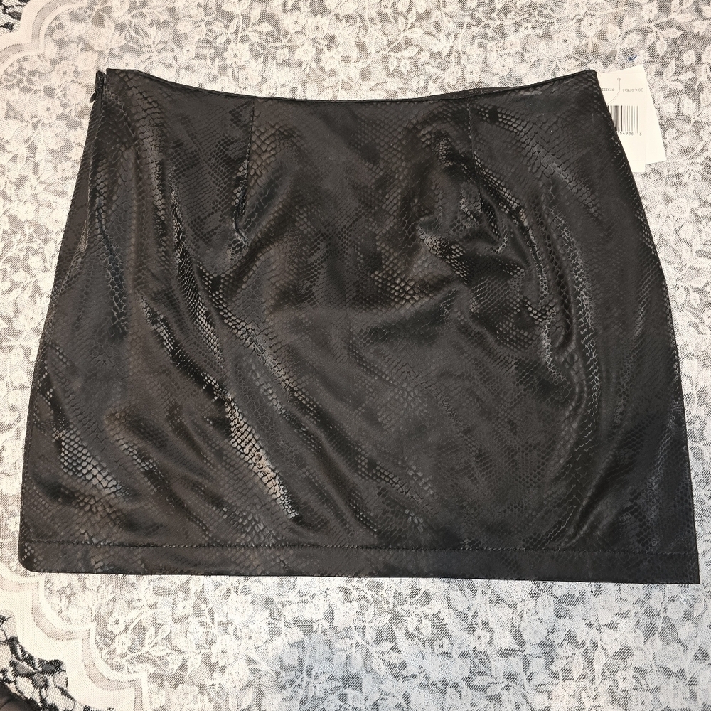 Juicy Couture Black Faux Snakeskin Mini Skirt XL NWT - Picture 6 of 6